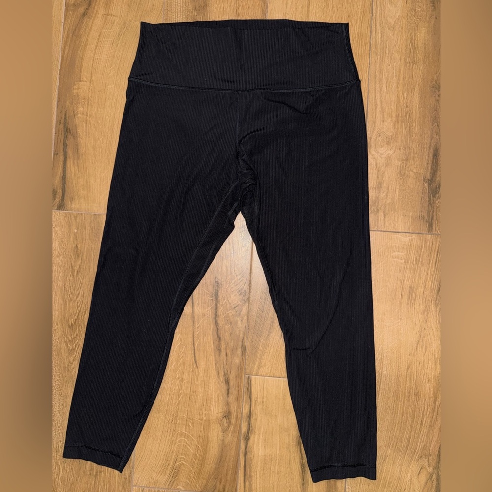 Lululemon Size 14 Black Ribbed Align Leggings
High rise 25”
